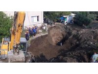 Define aramak için kazdıkları toprağın altında kaldılar