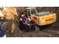 Define aramak için kazdıkları toprağın altında kalan gencin cesedine ulaşıldı