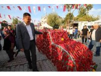 İki dakikada 188 gram acı biber yedi