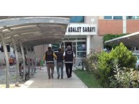 Kuyumcudan çaldığı altın ve paralarla yakalandı