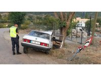 Osmaniye’de ağaca çarpan otomobildeki karı koca yaralandı