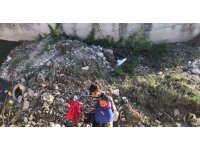 Derede mahsur kalan çocukların yardımına itfaiye yetişti