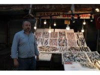 Tezgahlar balıkla doldu taştı, fiyatlar yarı yarıya düştü