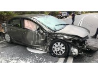 Antalya’da 2 araç çarpıştı: 3 yaralı