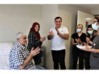 Karaciğer nakli olan hastaya ameliyat ekibinden sürpriz doğum günü kutlaması