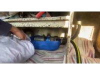 Kurdukları düzenekle araçlardan mazot çalan 2 şüpheli tutuklandı