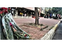 Scooter faciasında hayatını kaybeden gençlere sınıf arkadaşlarından duygusal anma