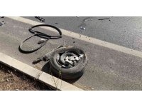 İki otomobil çarpıştı, birinin tekeri fırladı: 2 yaralı