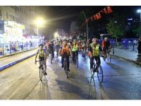 29 Ekim coşkusu Antalya sokaklarında