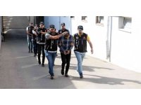 Adana’da 27 kilo 500 gram esrar yakalatan 4 zanlı tutuklandı