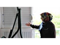 Yıkamak için balkonuna çıkan kadın, gördüğü manzara karşısında dehşete kapıldı