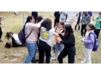 Antalya’da kız ortaokul öğrencileri saç başa birbirine girdi, arkadaşları ayırmakta güçlük çekti