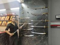 Kılıç ve bıçakları yurt dışına gönderiyor