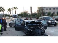Antalya’da çarpışan otomobiller hurdaya döndü: 1 yaralı