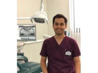 Sağlıklı diş yapısına pembe estetik desteği