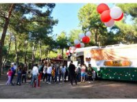 Çocuklar Tiyatro Otobüsü’nü sevdi