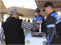 Toroslar’da semt pazarlarında gramaj ve etiket denetimi