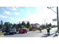 Otomobilin çarptığı motosikletteki 2 genç ağır yaralandı