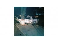 Ağaca çarpan otomobil hurdaya döndü: 1 ağır yaralı