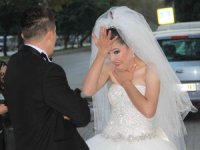 Gelinler ağlamasın diye otomobil camlarını kırılmaz yaptı