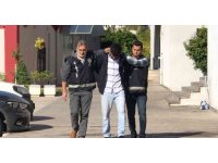 Eşine şiddet uygulayan koca, yoldan geçen 2 kişiden birini öldürdü diğerini yaraladı