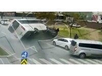 5 aracın karıştığı kazada 10 kişi yaralandı: O anlar kamerada