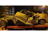 Isparta’da meydana gelen kazada otomobil hurdaya döndü: 2 yaralı