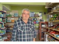 Karnı acıkan tilki markete girip tavuk aradı