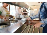 Tarsus’ta öğrencilere ücretsiz sıcak çorba