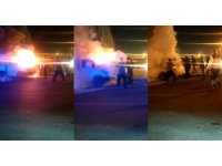 Park halindeki kamyonet alev alev yandı