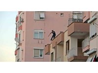 Çatı cambazı,herkese ecel teri döktürdü