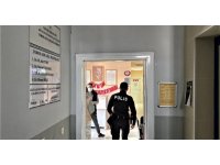 Magandaların silahından çıkan kurşunlar doktorun odasının camına isabet etti