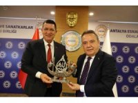 Başkan Böcek:"Esnafla rekabet içinde değiliz"