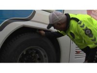 Yolcu otobüslerinin lastikleri denetlendi