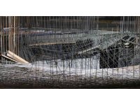 İnşaat alanında beton dökümünde kalıp çöktü: 2 işçi yaralı