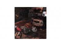 Yangında otomobil ve motosiklet kullanılamaz hale geldi