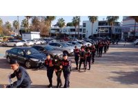 Gaziapaşa’da jandarmadan 11 farklı adrese eş zamanlı uyuşturucu operasyonu