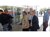 Adana’da çifte römorkun devrilmesi sonucu 34 işçi yaralandı