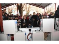 Başkan Karalar, Tufanbeyli’de güneş enerjisi paneli dağıttı