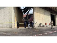 İskenderun’da antreponun çatısı çöktü, 2 işçi yaralandı