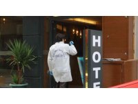 Otel odasında başına ateş edilmiş halde ölü bulundu