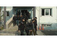 Sokak ortasında önce kavga sonra kovalamaca