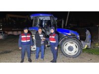 Jandarma, çalınan traktör ve tarım aletini bularak sahibine teslim etti