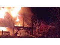 Yayla evi alev alev yandı