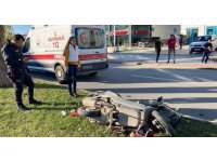 Yaya geçidindeki motosiklete çarpmamak için manevra yapan sürücü kaza yaptı