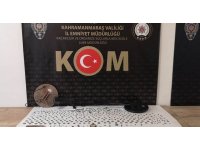 İş yerini tarihi eserlerle doldurmuş