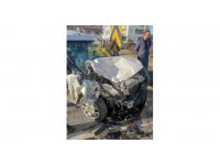 Gazipaşa’da belediyeye ait süpürge kamyonu ile kamyonet çarpıştı: 3 yaralı