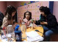 Minik eller kodlama öğreniyor