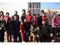 Adanalı kebapçı köy okulunda çocuklara kebap yaptı