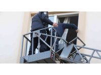 Evde unuttuğu telefon polisi alarma geçirdi